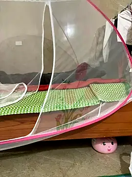 Snapshot of oneyou_400 chatting on December 5, 11:30 am oneyou 400 online show from December 5, 11:30 am