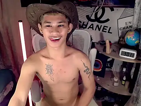 asianhardcock25 online show from April 27, 7:01 pm