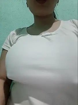 Snapshot of Shiny_Babe chatting on May 8, 2:39 am Shiny Babe online show from May 8, 2:39 am