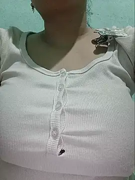 Snapshot of Shiny_Babe chatting on May 26, 8:10 am Shiny Babe online show from May 26, 8:10 am