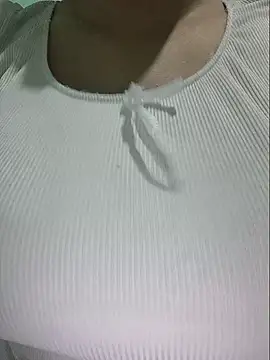Snapshot of Shiny_Babe chatting on June 6, 4:28 am Shiny Babe online show from June 6, 4:28 am