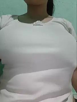 Snapshot of Shiny_Babe chatting on June 6, 5:17 pm Shiny Babe online show from June 6, 5:17 pm