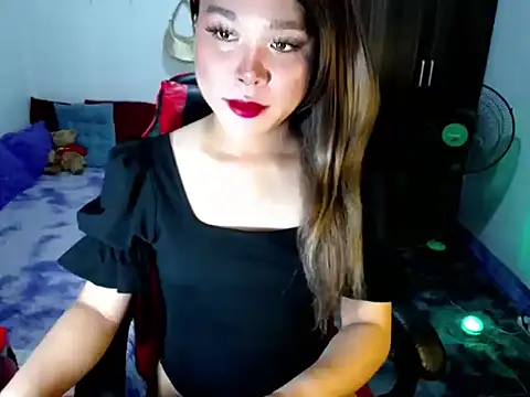 Urassiansweetcummer online show from March 15, 11:55 pm