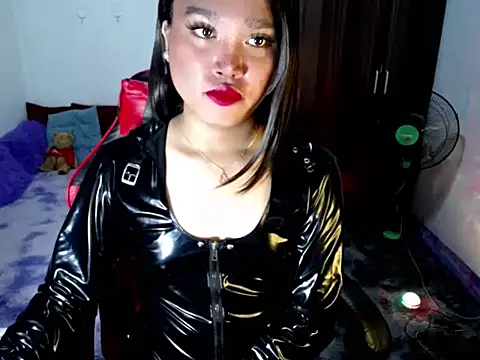Urassiansweetcummer online show from May 4, 2:07 am