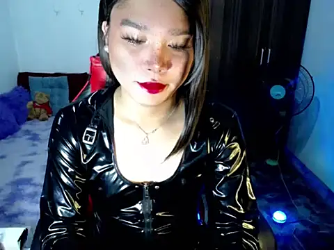 Urassiansweetcummer online show from May 5, 1:35 am