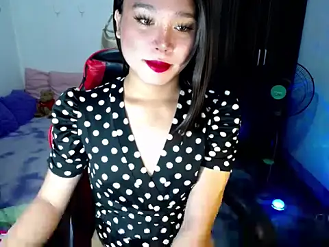 Snapshot of Urassiansweetcummer chatting on June 16, 1:52 am Urassiansweetcummer online show from June 16, 1:52 am