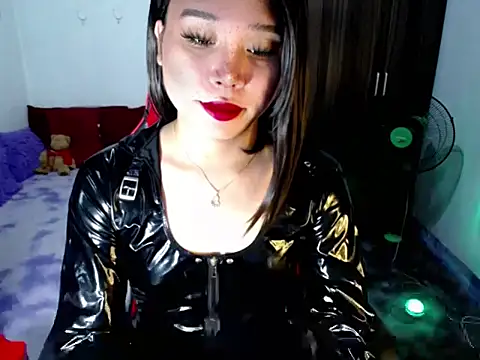 Snapshot of Urassiansweetcummer chatting on July 2, 10:49 pm Urassiansweetcummer online show from July 2, 10:49 pm