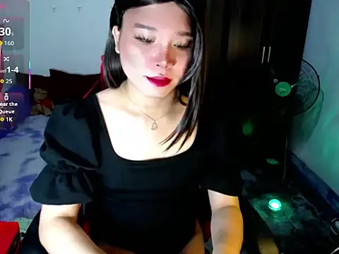 Snapshot of Urassiansweetcummer chatting on July 15, 3:01 am Urassiansweetcummer online show from July 15, 3:01 am