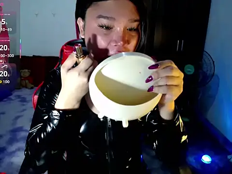 Snapshot of Urassiansweetcummer chatting on August 3, 2:21 am Urassiansweetcummer online show from August 3, 2:21 am