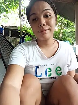 Snapshot of yolly_fox chatting on July 9, 7:45 am yolly fox online show from July 9, 7:45 am