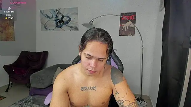 Snapshot of Maximiliano_scoott__ chatting on May 24, 8:03 pm Maximiliano scoott online show from May 24, 8:03 pm