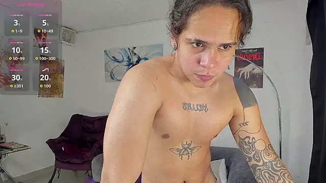 Snapshot of Maximiliano_scoott__ chatting on May 26, 9:11 pm Maximiliano scoott online show from May 26, 9:11 pm