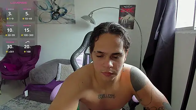 Snapshot of Maximiliano_scoott__ chatting on May 30, 7:11 pm Maximiliano scoott online show from May 30, 7:11 pm