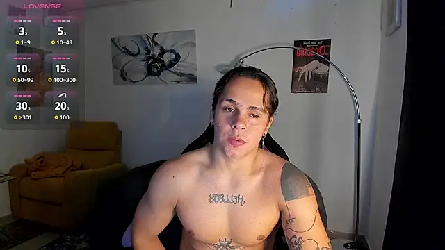 Snapshot of Maximiliano_scoott__ chatting on June 7, 7:28 pm Maximiliano scoott online show from June 7, 7:28 pm
