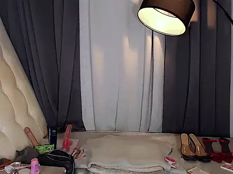 Snapshot of Foxxy_Barbie chatting on August 1, 4:45 am Foxxy Barbie online show from August 1, 4:45 am