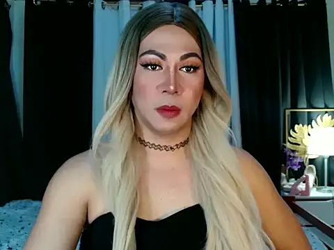 Snapshot of _Carmilla chatting on September 20, 11:33 am Carmilla online show from September 20, 11:33 am