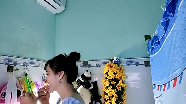 Snapshot of emgaixinhngoan chatting on September 10, 3:34 pm emgaixinhngoan online show from September 10, 3:34 pm