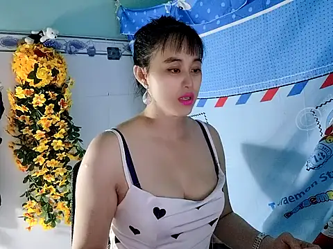 Snapshot of emgaixinhngoan chatting on September 12, 4:07 pm emgaixinhngoan online show from September 12, 4:07 pm