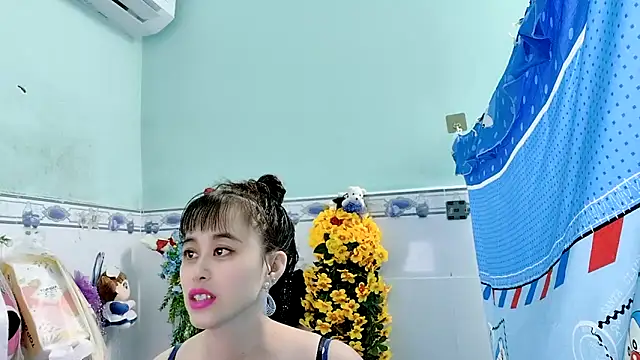 Snapshot of emgaixinhngoan chatting on September 15, 2:28 pm emgaixinhngoan online show from September 15, 2:28 pm