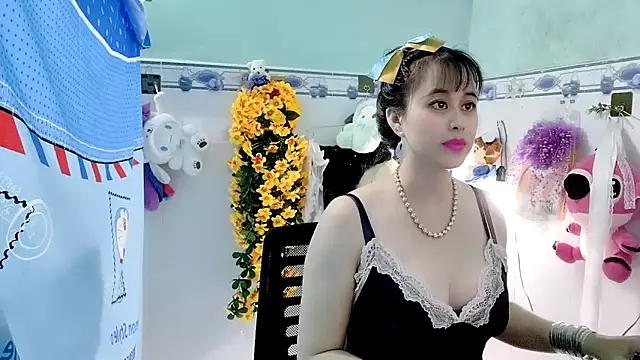 Snapshot of emgaixinhngoan chatting on October 10, 3:33 pm emgaixinhngoan online show from October 10, 3:33 pm