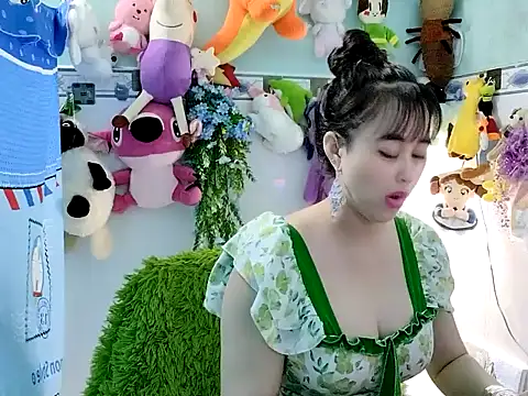 Snapshot of emgaixinhngoan chatting on October 19, 12:39 pm emgaixinhngoan online show from October 19, 12:39 pm