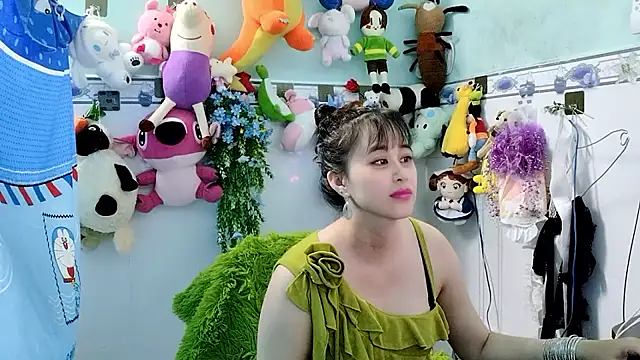 Snapshot of emgaixinhngoan chatting on October 21, 9:43 am emgaixinhngoan online show from October 21, 9:43 am