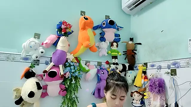 Snapshot of emgaixinhngoan chatting on October 28, 6:17 am emgaixinhngoan online show from October 28, 6:17 am