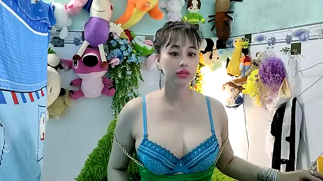 Snapshot of emgaixinhngoan chatting on November 7, 1:00 pm emgaixinhngoan online show from November 7, 1:00 pm