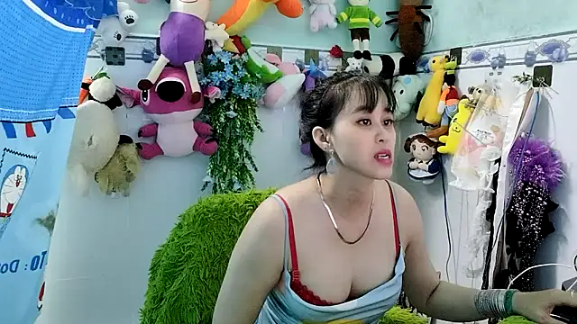 Snapshot of emgaixinhngoan chatting on November 17, 4:24 pm emgaixinhngoan online show from November 17, 4:24 pm