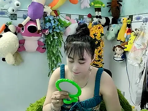 Snapshot of emgaixinhngoan chatting on November 19, 2:22 am emgaixinhngoan online show from November 19, 2:22 am