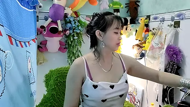 Snapshot of emgaixinhngoan chatting on November 19, 2:39 pm emgaixinhngoan online show from November 19, 2:39 pm