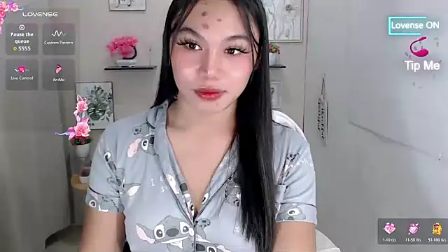Snapshot of liane_mei chatting on June 28, 7:03 am liane mei online show from June 28, 7:03 am