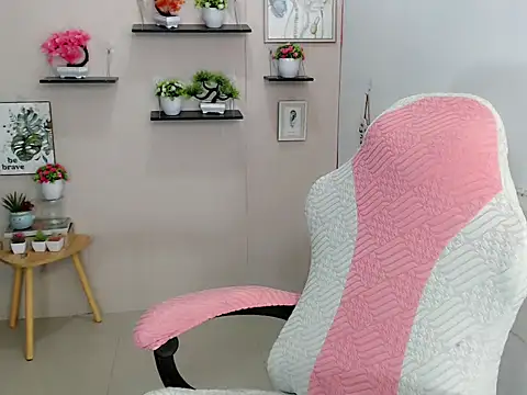 Snapshot of liane_mei chatting on July 14, 2:05 am liane mei online show from July 14, 2:05 am