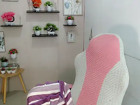 Snapshot of liane_mei chatting on July 17, 5:47 am liane mei online show from July 17, 5:47 am