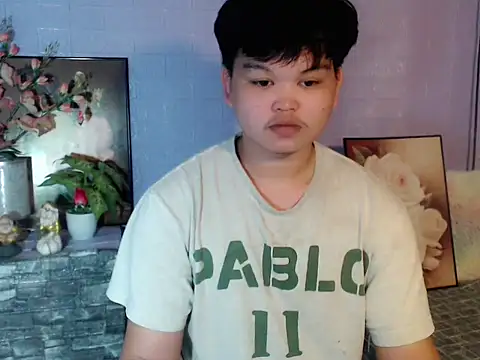 Snapshot of Reynelcock chatting on May 13, 5:27 am Reynelcock online show from May 13, 5:27 am
