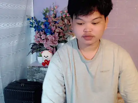 Snapshot of Reynelcock chatting on May 15, 5:36 am Reynelcock online show from May 15, 5:36 am