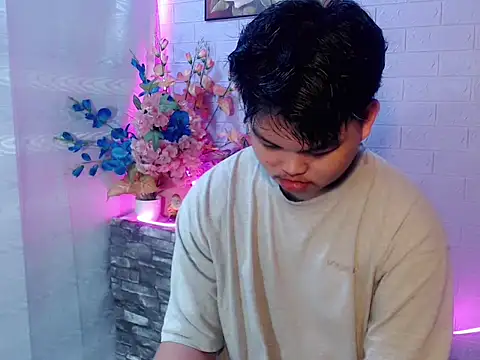 Snapshot of Reynelcock chatting on June 2, 6:10 pm Reynelcock online show from June 2, 6:10 pm