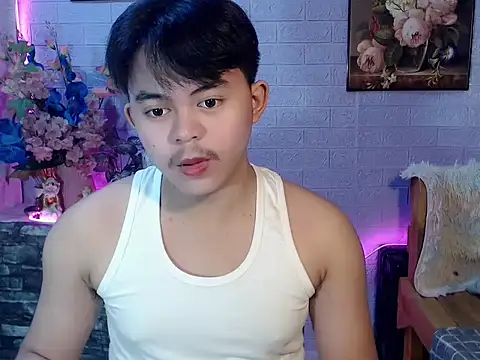 Snapshot of urguy_toshi chatting on July 4, 1:39 pm urguy toshi online show from July 4, 1:39 pm