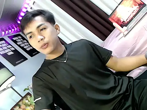 urhot chany online show from August 6, 6:10 pm