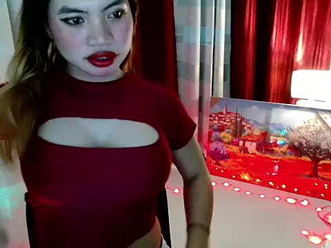 Snapshot of lover_girl143 chatting on February 17, 3:08 pm lover girl143 online show from February 17, 3:08 pm