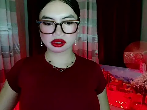 Snapshot of lover_girl143 chatting on March 5, 3:08 pm lover girl143 online show from March 5, 3:08 pm