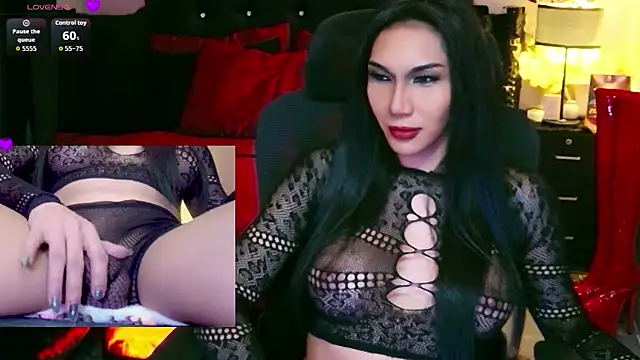 Snapshot of JadeScarlet_LoveLace chatting on June 24, 3:33 pm JadeScarlet LoveLace online show from June 24, 3:33 pm