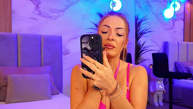 Izabellle02 online show from February 9, 5:33 am