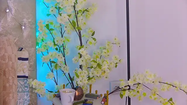 Izabellle02 online show from May 25, 3:23 am