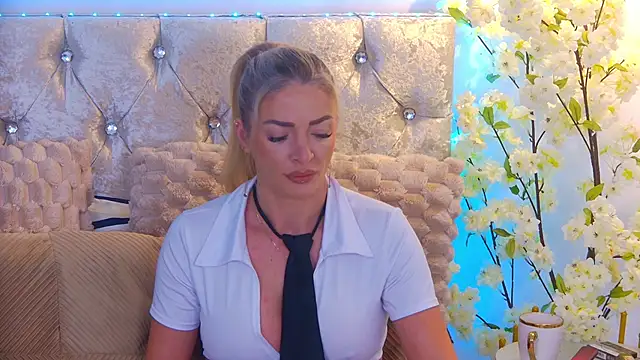 Izabellle02 online show from June 4, 2:50 am