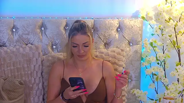 Izabellle02 online show from June 8, 3:07 am