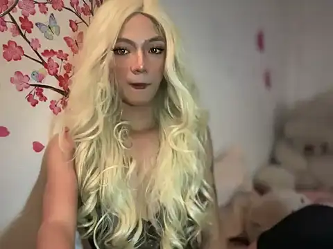 Snapshot of slimladyxoxo chatting on November 18, 1:33 am slimladyxoxo online show from November 18, 1:33 am