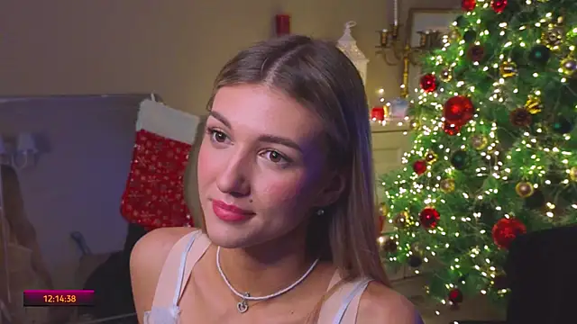 Snapshot of BeatrixGummer chatting on December 15, 8:18 am BeatrixGummer online show from December 15, 8:18 am