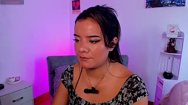 Snapshot of Shophie_thoopson chatting on August 3, 3:27 pm Shophie thoopson online show from August 3, 3:27 pm