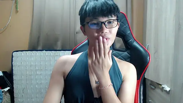 Snapshot of sweet_bonansa chatting on June 1, 8:32 pm sweet bonansa online show from June 1, 8:32 pm